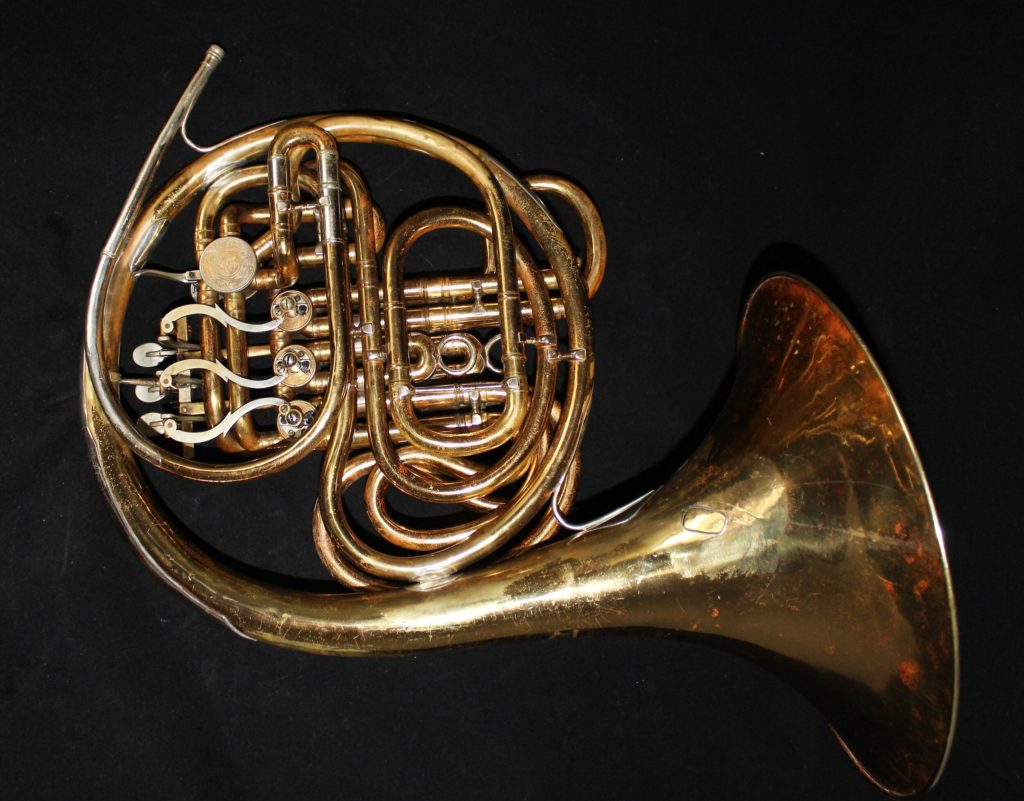 Modelo de 1912, vista traseira - Fonte: Hampson Horns - Flatschart Horns