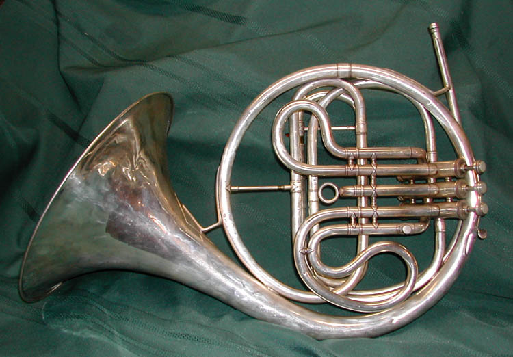 Conn 2D de 1920 - Fonte: The Conn French Horn and Mellophone Page - Flatschart Horns