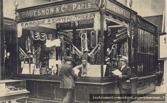 Couesnon na Exposição Universal de Paris de 1900 - Fonte: PGM Couesnon - Fabricant d'instruments de musique - Flatschart Horns